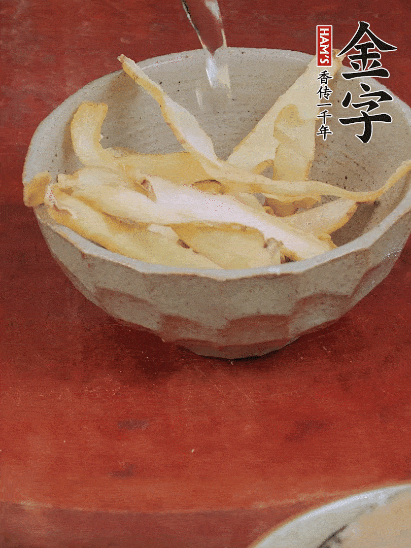 玉竹、花菇分別清水泡發(fā)。